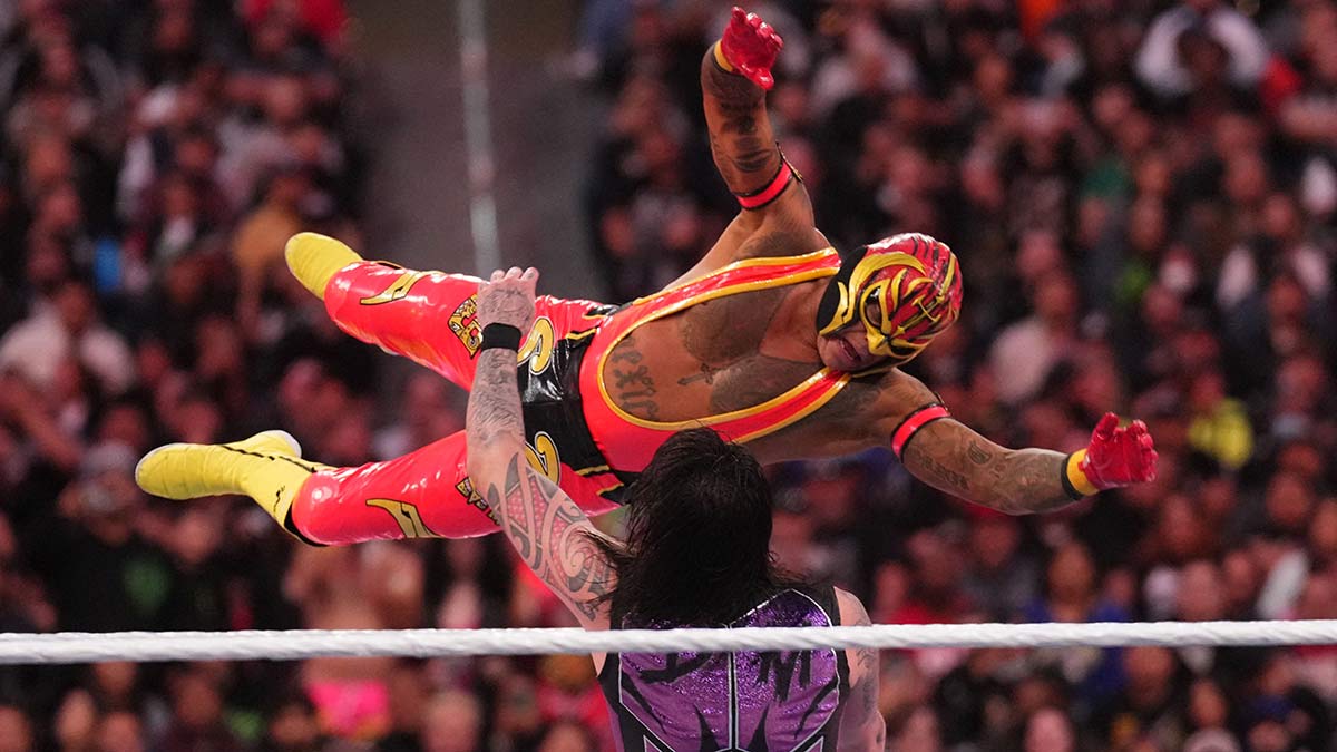 Rey Mysterio y su hijo Dominik firman con WWE | Reuters