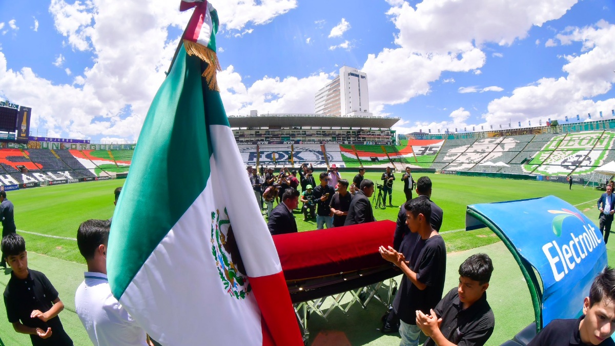 Club León rinde un emotivo homenaje a Antonio “Tota” Carbajal