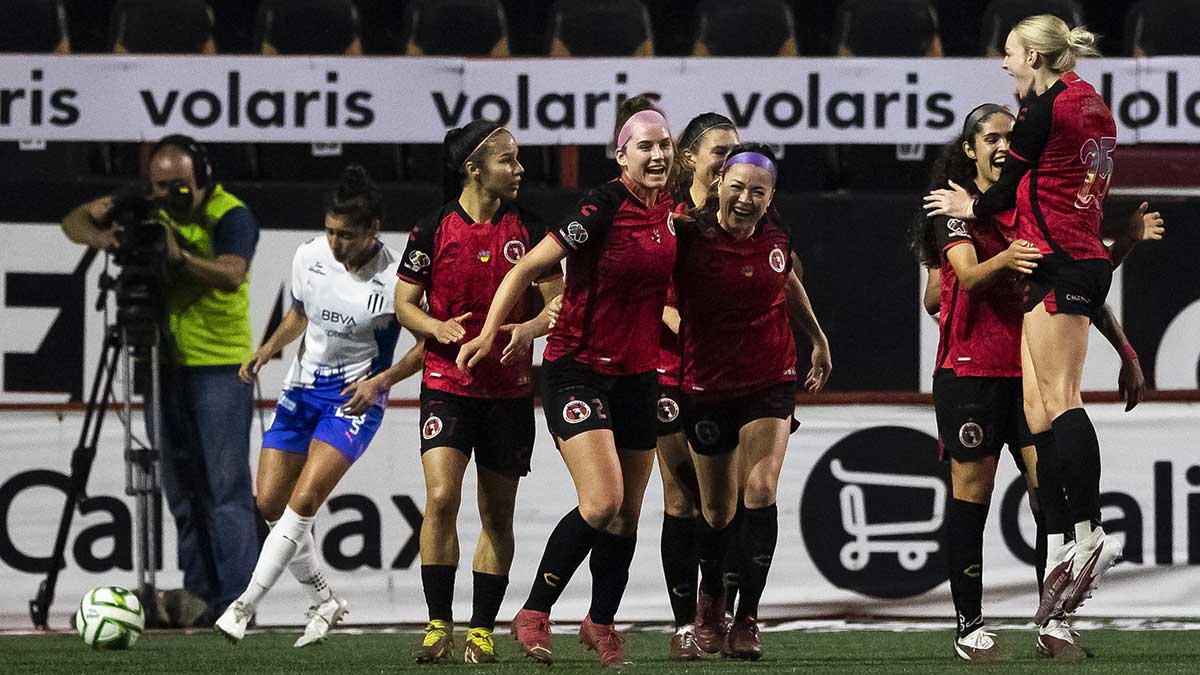 Xolas sorprenden y les pegan a las líderes Rayadas en el duelo de ida de cuartos de final