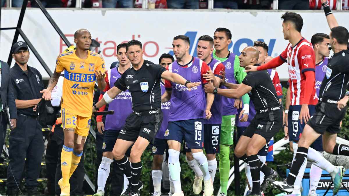 Luis Quiñones y su actitud antideportiva que casi provoca una bronca en la final