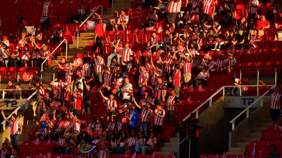 Alta Consigna hace estallar el Estadio Akron en el medio tiempo con la canción Te Deseo lo Mejor