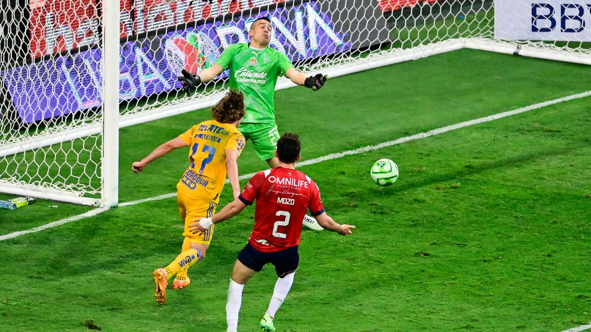 ¡Tigres lo empata! Sebastián Córdova iguala la final y habrá tiempo extra