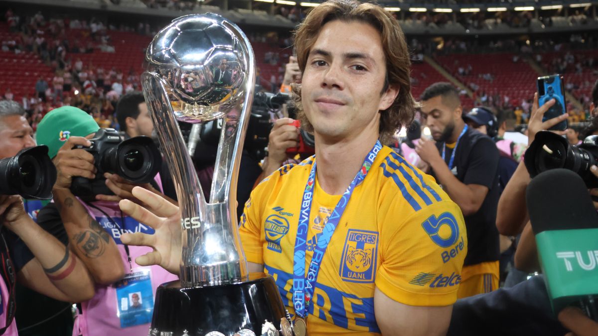 Sebastián Córdova y la capa de héroe que encontró en el vestuario de Tigres