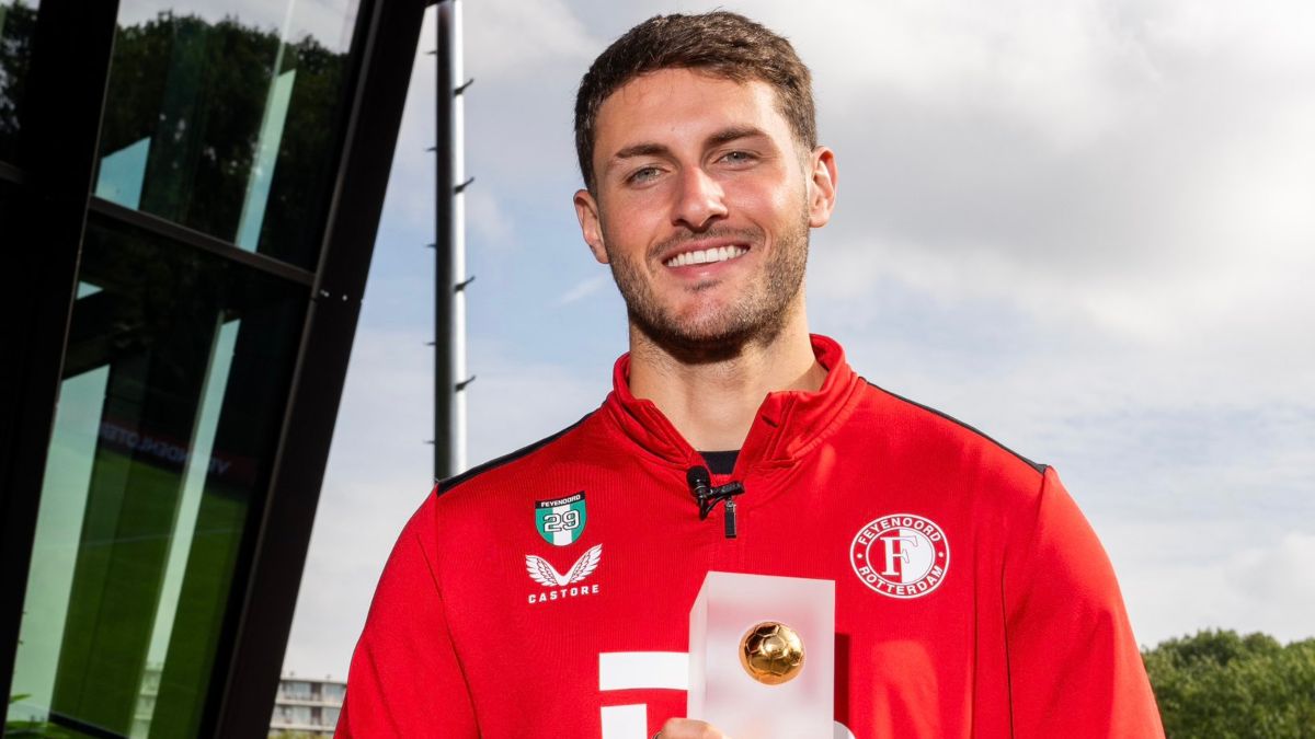 Santiago Giménez, elegido como jugador del mes en la Eredivisie