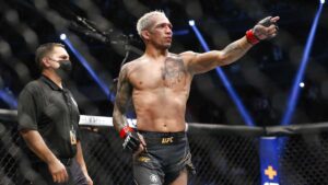 Charles Oliveira afirma que Ilia Topuria se rendirá ante él en UFC 317