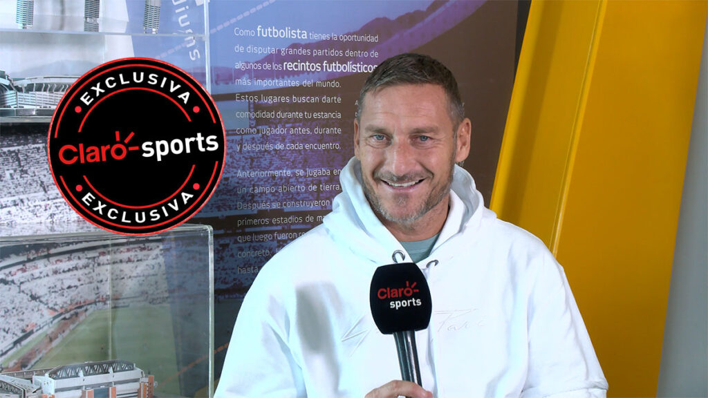 Francesco Totti se rinde ante el Chucky Lozano
