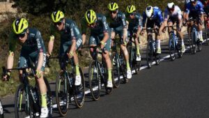 Red Bull promete la revolución del ciclismo: listo el acuerdo con el equipo de Roglic, Daniel Martínez y Sergio Higuita