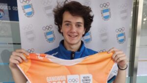 Santiago Magni dona su casaca de Gangwon 2024 al Museo del Comité Olímpico Argentino
