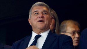 Joan Laporta señala al arbitraje tras la goleada del Atlético al Barcelona