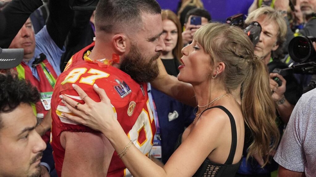 Travis Kelce y Taylor Swift dominan a la NFL | AP