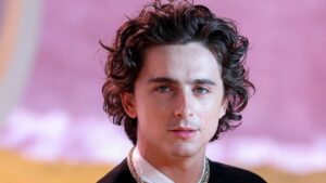 Timothee Chalamet se vuelve una leyenda del ping pong en el tráiler de ‘Marty Supreme’