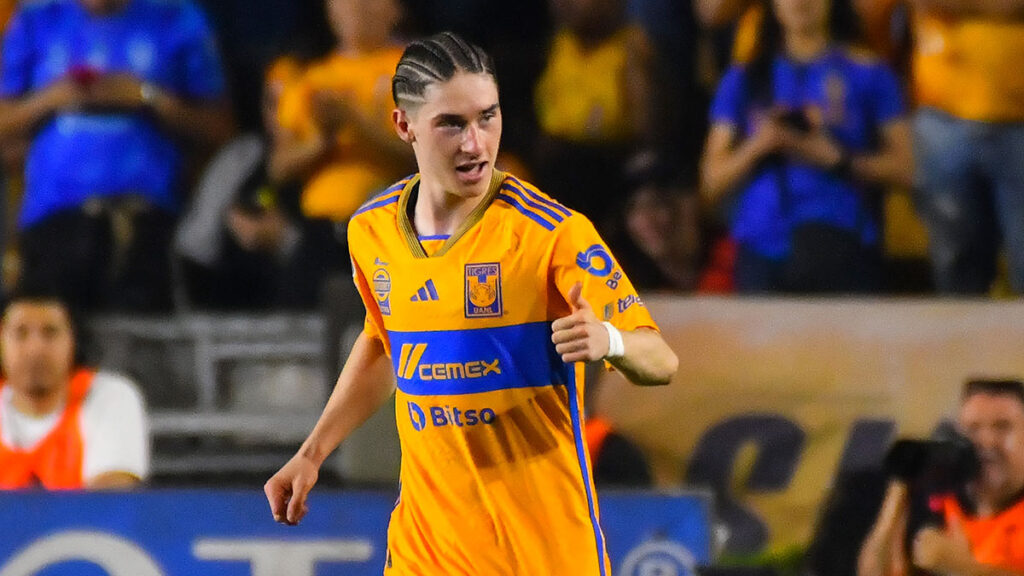 Flores ha sido titular en tres partidos del Clausura 2024. Imago 7