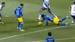 Roberto García Orozco: “El VAR interpreta de mala forma la mano de Javairô Dilrosun”