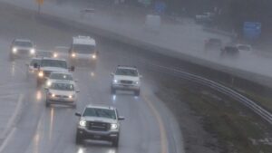 ¿Si hay lluvia suspenden el Hoy No Circula? Conoce qué autos salen el jueves 18 de septiembre