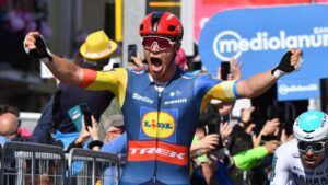 Jonathan Milan responde al favoritismo y es el nuevo líder de la general en la Critérium del Dauphiné