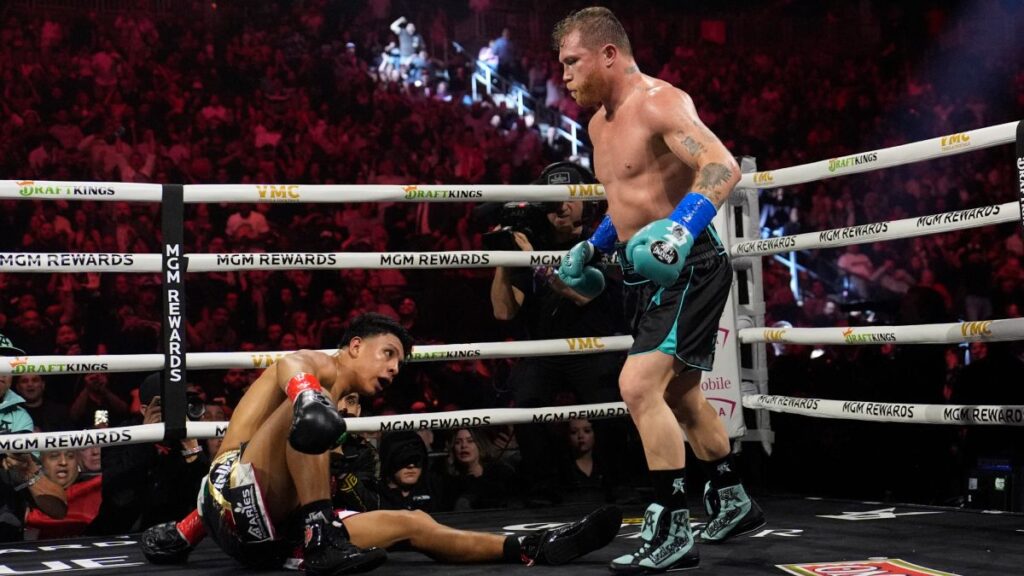 Canelo Álvarez acaba con el sueño de Jaime Munguía | AP Photo/John Locher
