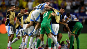 La selección de Argentina y sus aficionados celebran el bicampeonato en la Copa América