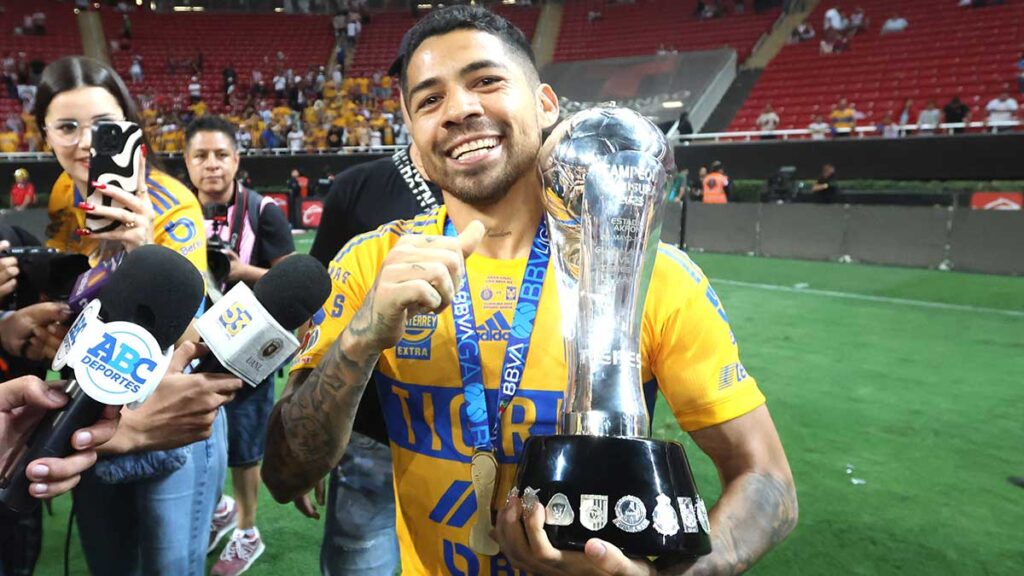 Javier Aquino quiere seguir acumulando títulos con Tigres. Imago 7