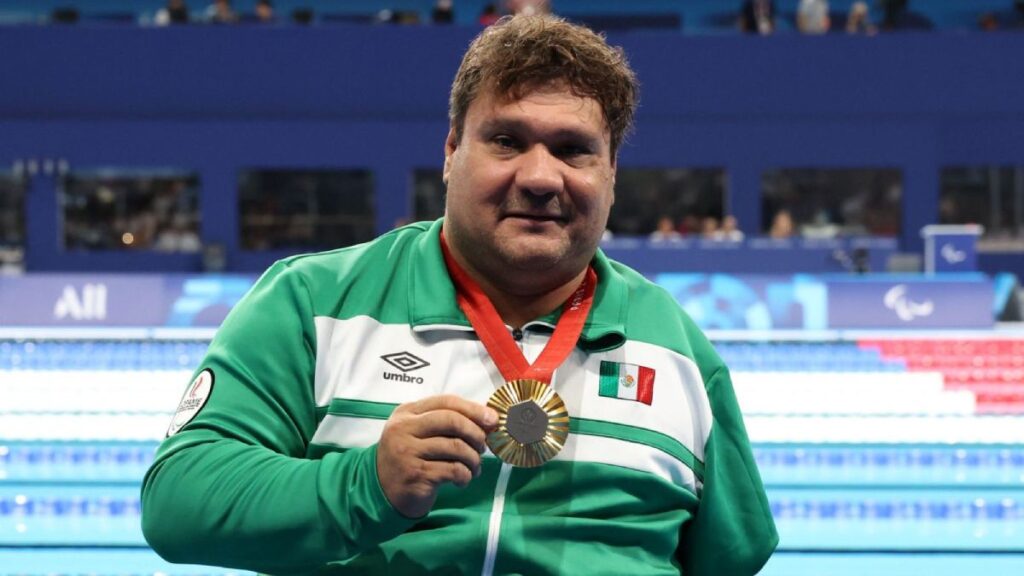 José Arnulfo Castorena gana la medalla de oro en la para natación