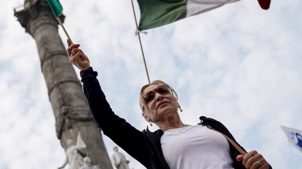 ¿Pensión IMSS o ISSSTE? Qué jubilados cobran primero en agosto y calendario anual de pagos 2025