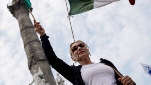 Pensión Mujeres Bienestar: ¿Qué letras reciben su primer pago este 18 de noviembre?