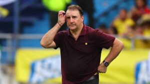¿Néstor Lorenzo, ilógico? El entrenador de la Selección Colombia se juega el cuero con Kevin Mier
