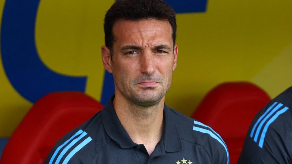 Scaloni, durante el partido. (Reuters)