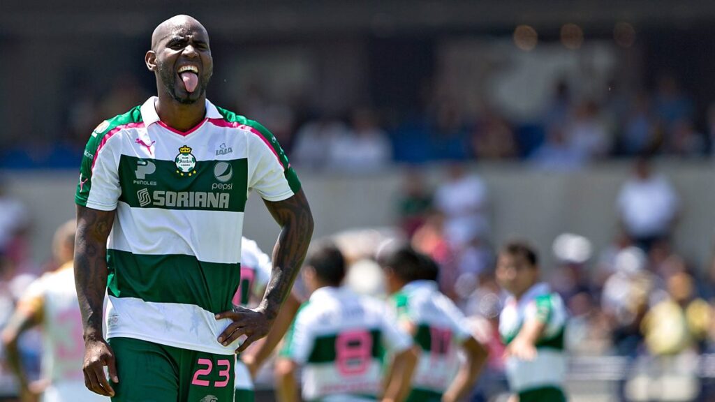 Ciudad de México, 6 de Octubre de 2013. Felipe Baloy durante el partido correspondiente a la Jornada 13 del Apertura 2013 de la Liga Bancomer MX entre los Pumas de la UNAM y los Santos de Torreón celebrado en el estadio Olímpico Universitario. Foto: Imago7/Agustin Cuevas