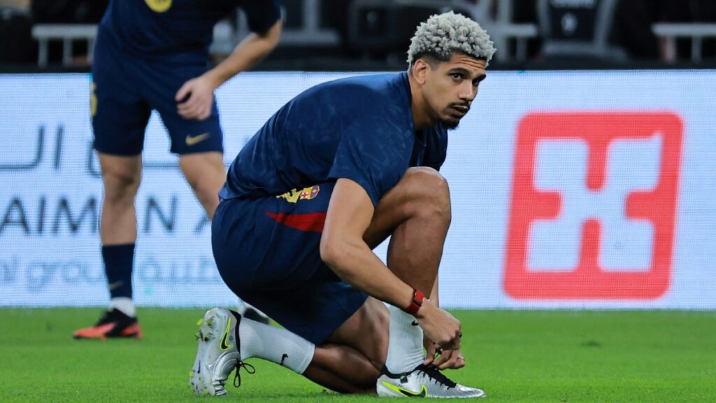 La 'letra pequeña' en la renovación de Ronald Araújo con Barcelona: Baja su cláusula a 65 millones de euros
