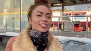 Epa Colombia es trasladada a la cárcel, mientras un video se hace viral cuando ‘escapaba por los tejados’