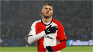 ¡Santi Giménez se aleja del Milan! La nueva oferta no fue lo esperado por el Feyenoord