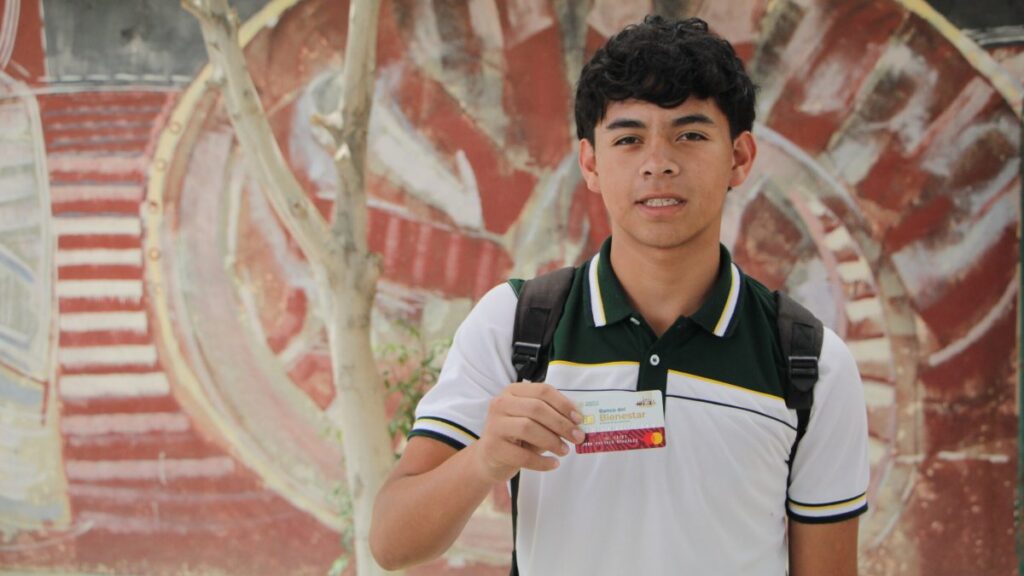 ¿Cuándo y dónde recoger la tarjeta para la Beca Universal Benito Juárez?