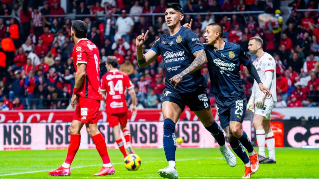 ¿Era gol? La polémica se desata en el Toluca vs Chivas tras anularse anotación a Alan Pulido