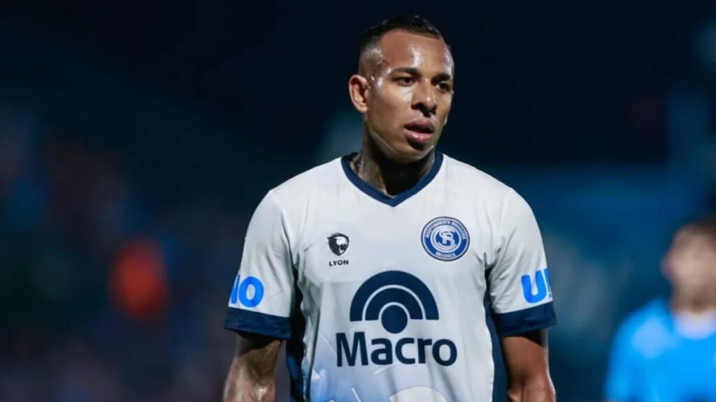 Sebastián Villa con Independiente Rivadavia.