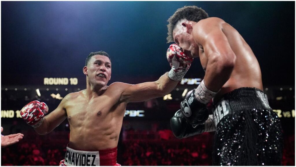 David Benavidez acaba con el invicto de Morrell | AP