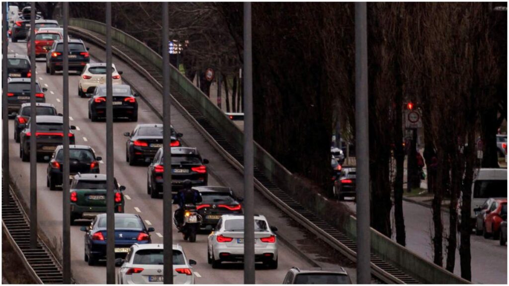 En Claro Sports te contamos todo sobre el Hoy no Circula | Reuters