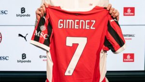¡Locura total por la camiseta de Santiago Gimenez en Italia y el mundo! Rompe récords de ventas