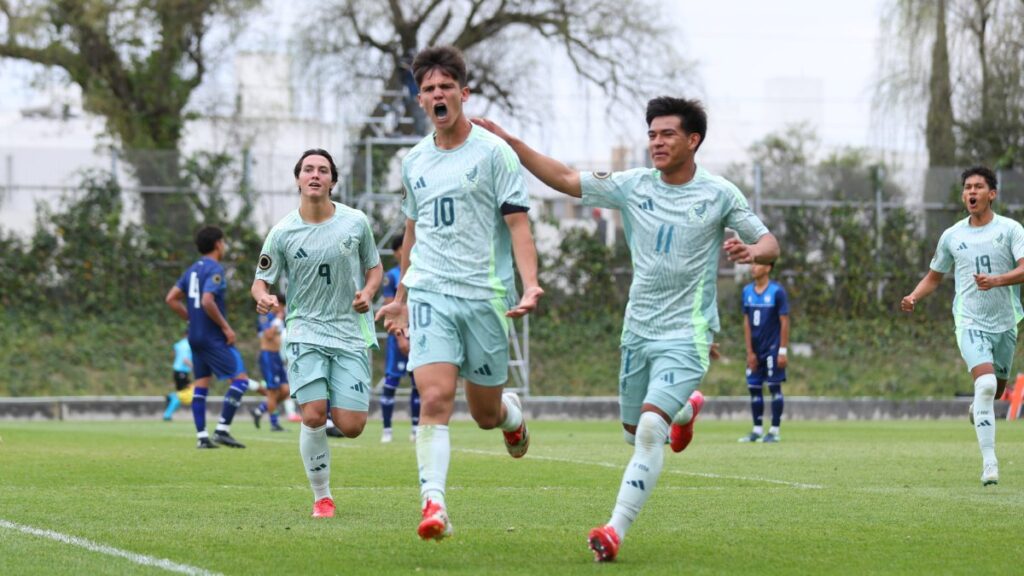 La selección mexicana sub 17 en festejo de gol