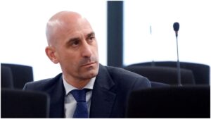 Escándalo en evento de Rubiales: su tío lo ataca con huevos y desata el caos