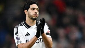 ¡Golazo! Raúl Jiménez se luce con gol de tiro libre previo al inicio de la Premier League