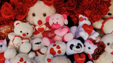 ¿Quién fue San Valentín y por qué se celebra el Día del Amor el 14 de febrero en su honor?