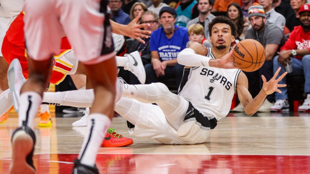 Víctor Wembanyama y la lesión que lo aleja de las duelas | Brett Davis-Imagn Images