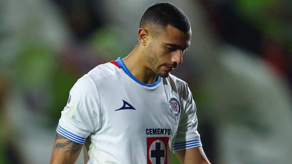 ¡Duro golpe! El Cruz Azul pierde a Giorgios Giakoumakis por lesión