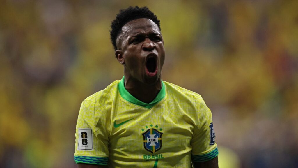 El festejo de Vinicius tras conseguir los tres puntos. Reuters