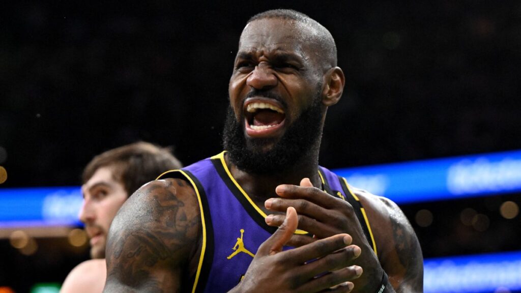 LeBron James podría estar fuera varias semanas | Reuters