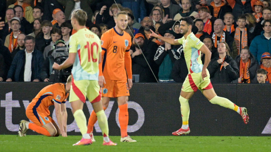 Mikel Merino celebra el gol. - Reuters.