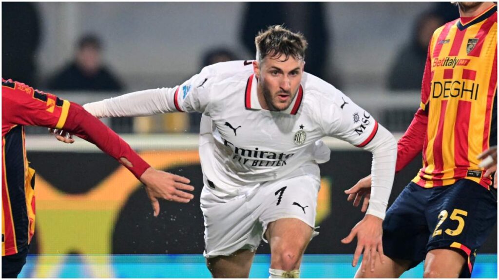 Santiago Gimenez disfruta de un buen paso en el Milan | Reuters