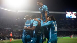 Betis y una goleada histórica ante Vitória Guimarães para meterse en cuartos de final de la Conference League 2024-25