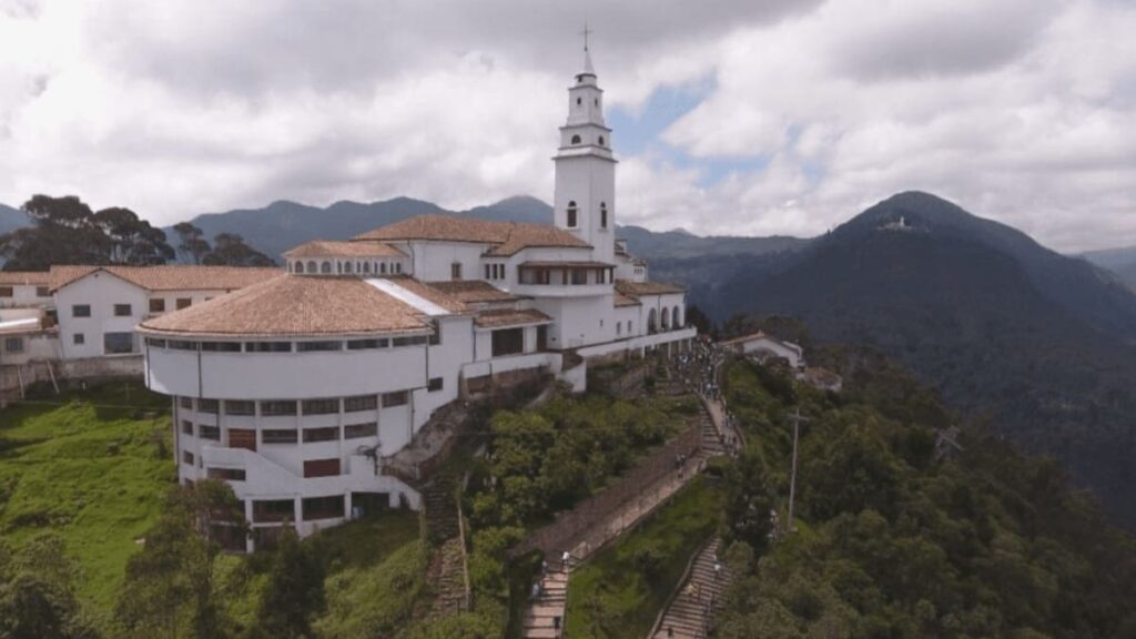 Los bogotanos subirán Monserrate para combatir al brujo ghanés