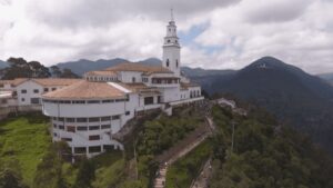 El Colombia vs Ghana ya comenzó: en Bogotá subirán Monserrate para combatir al 'brujo' ghanés